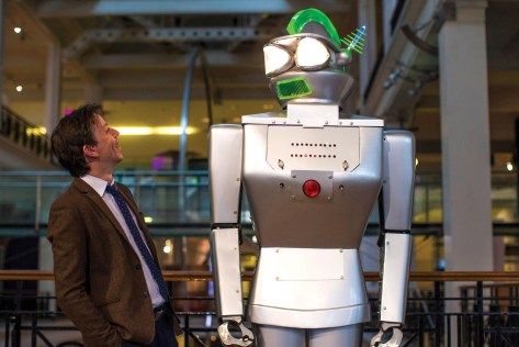 EZOZ21- Art Curator 1.jpg